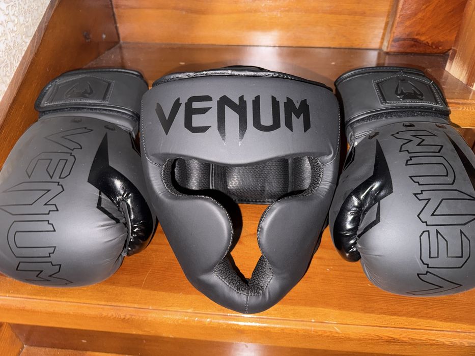 Перчаткий VENUM шлем VENUM