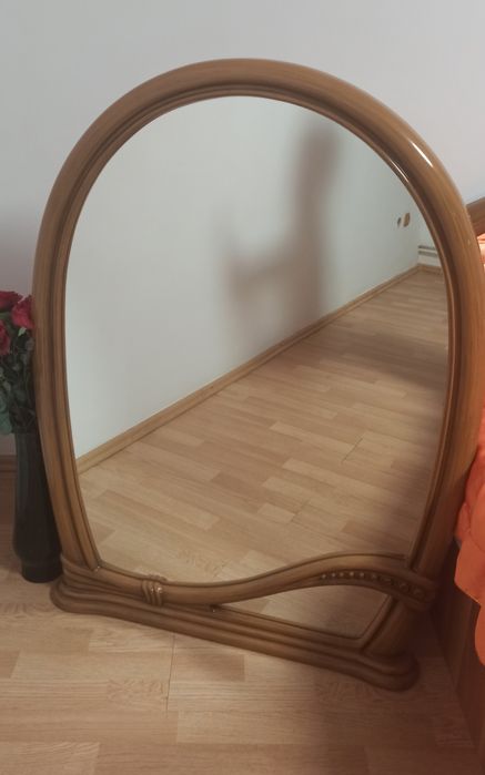 Oglindă pentru comodă