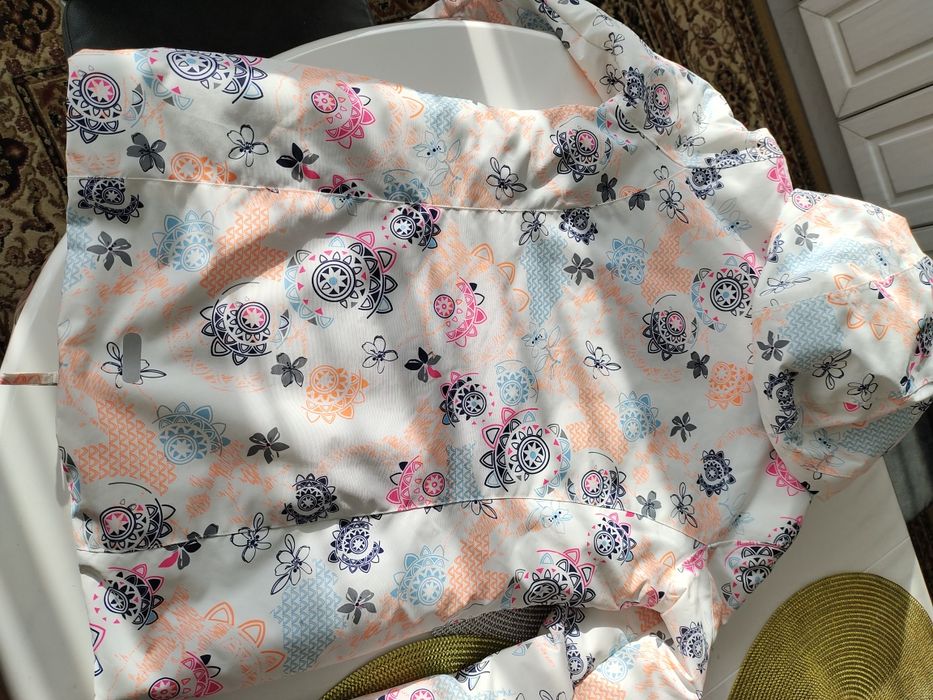 Продам куртку спортивную девочка рост 164 цена 5000 т