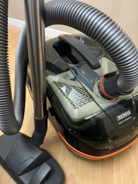 Продам пылесос с аквафильтром Thomas Aqua - Box Compact черный .