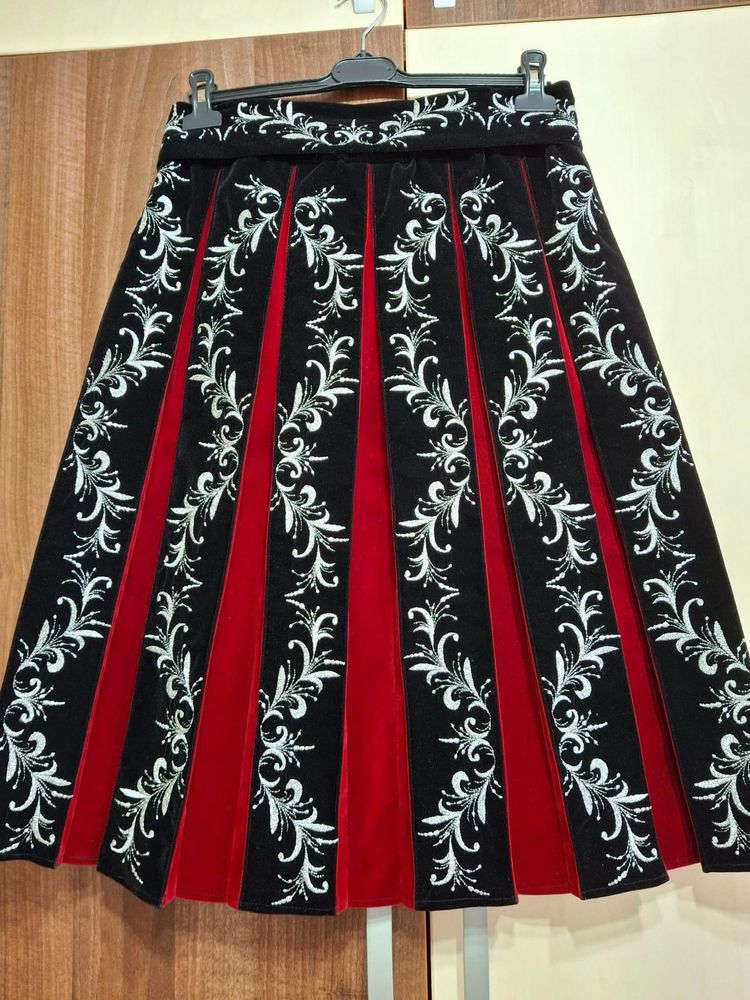 Fuste brodate traditional