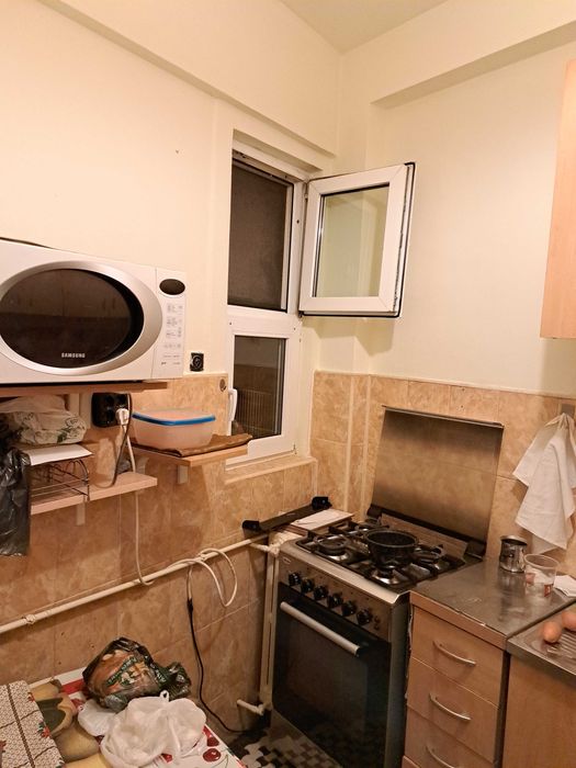 Închiriez, pe termen lung apartament cu 2 camere în zonă ultracentrală