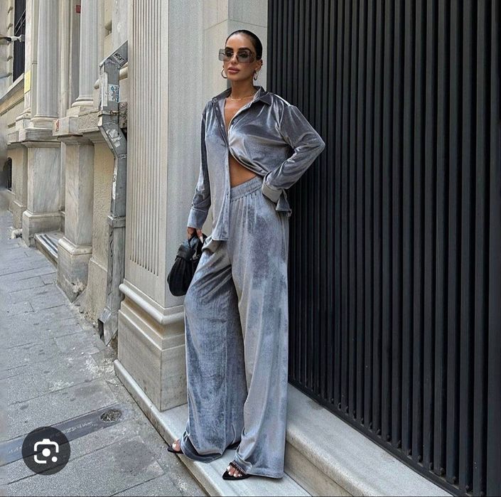 Кадифен сет в златно