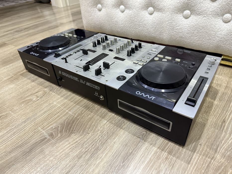 * DJ пульт набор mp3 USB и разьем под флешку в хорошем рабочем состоян