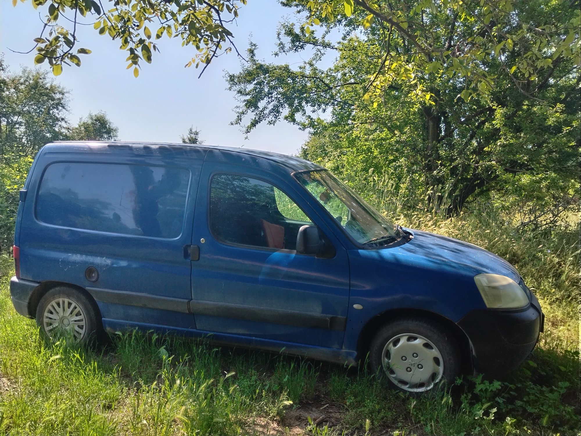 Продавам Пежо Партнер