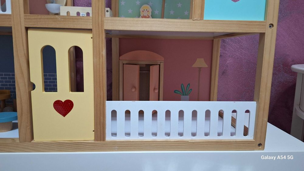 Căsuță de jucarie din lemn