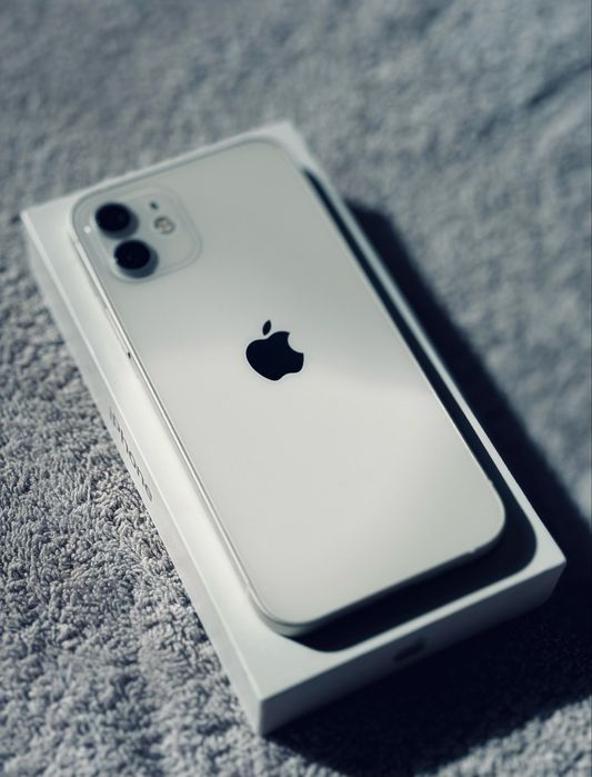 Продается IPhone 12