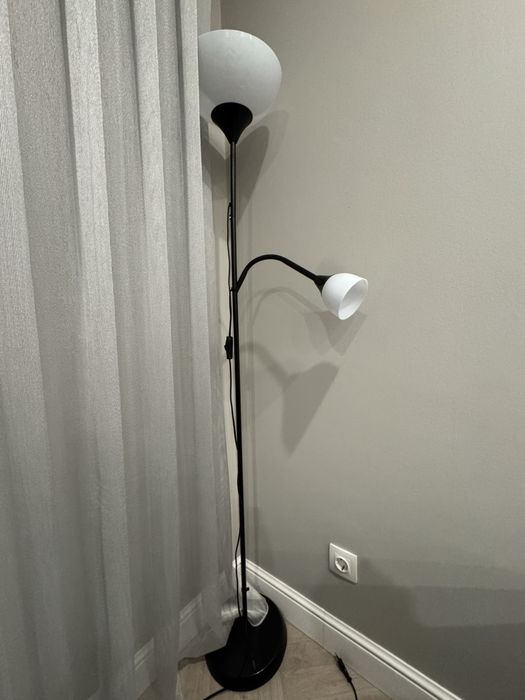 Торшер уютный черно-белый