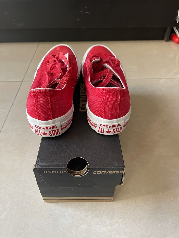 Чисто нови оригинални детски Converse