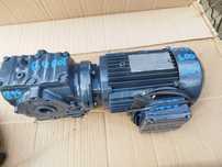 Reductor raport 64 rpm la 220/380 volți