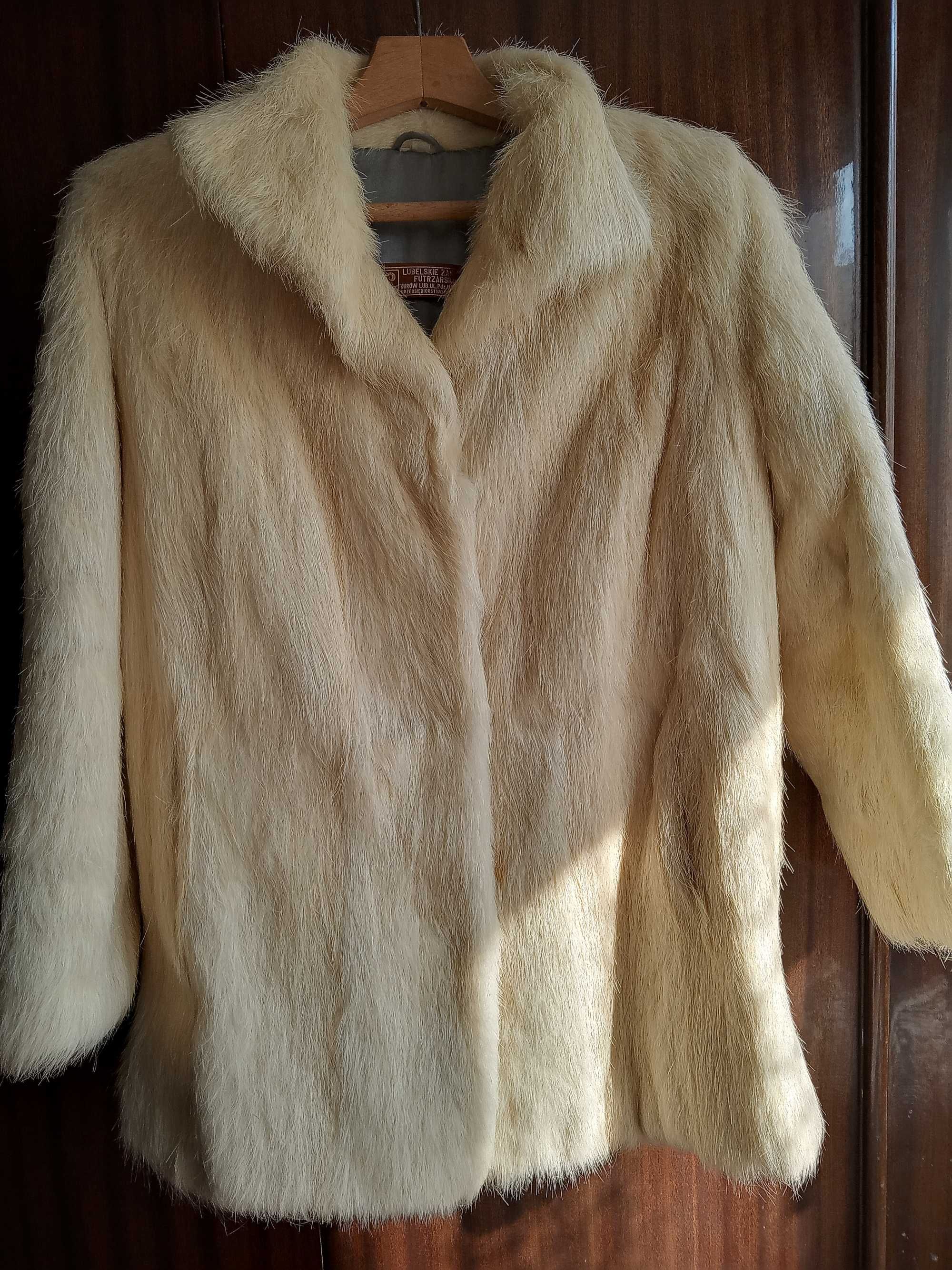 Бяло  кожено палто от норка