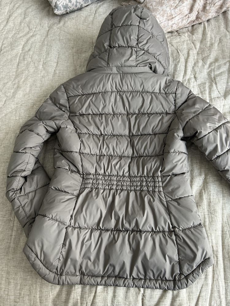 Продам женскую куртку Calvin Klein