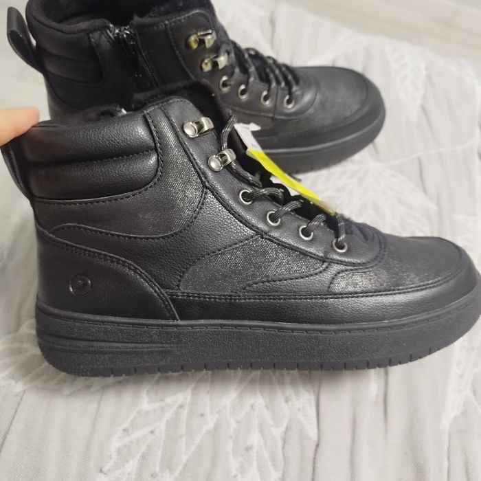 Новые фирменные осенние женские ботинки Спортмастер 31,37,38,39р.