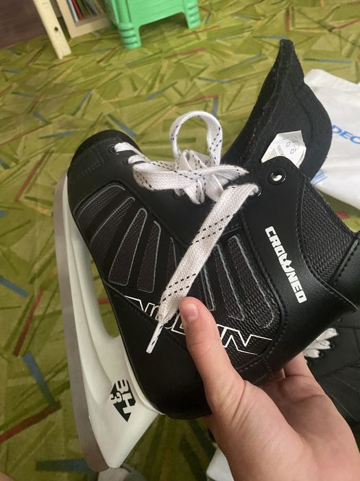 patine de hochei crowned