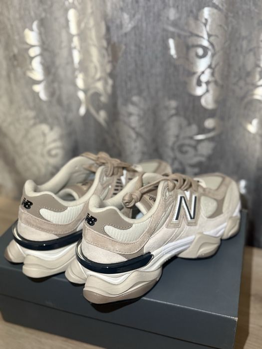New Balance 9060.