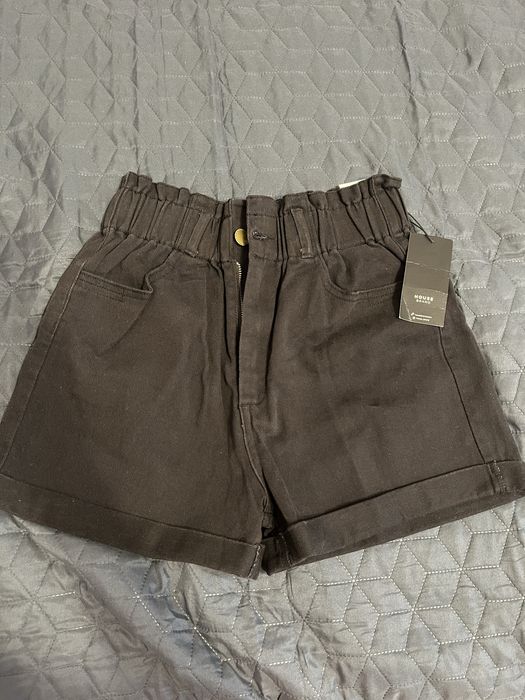 Pantaloni scurti cu talie inalta