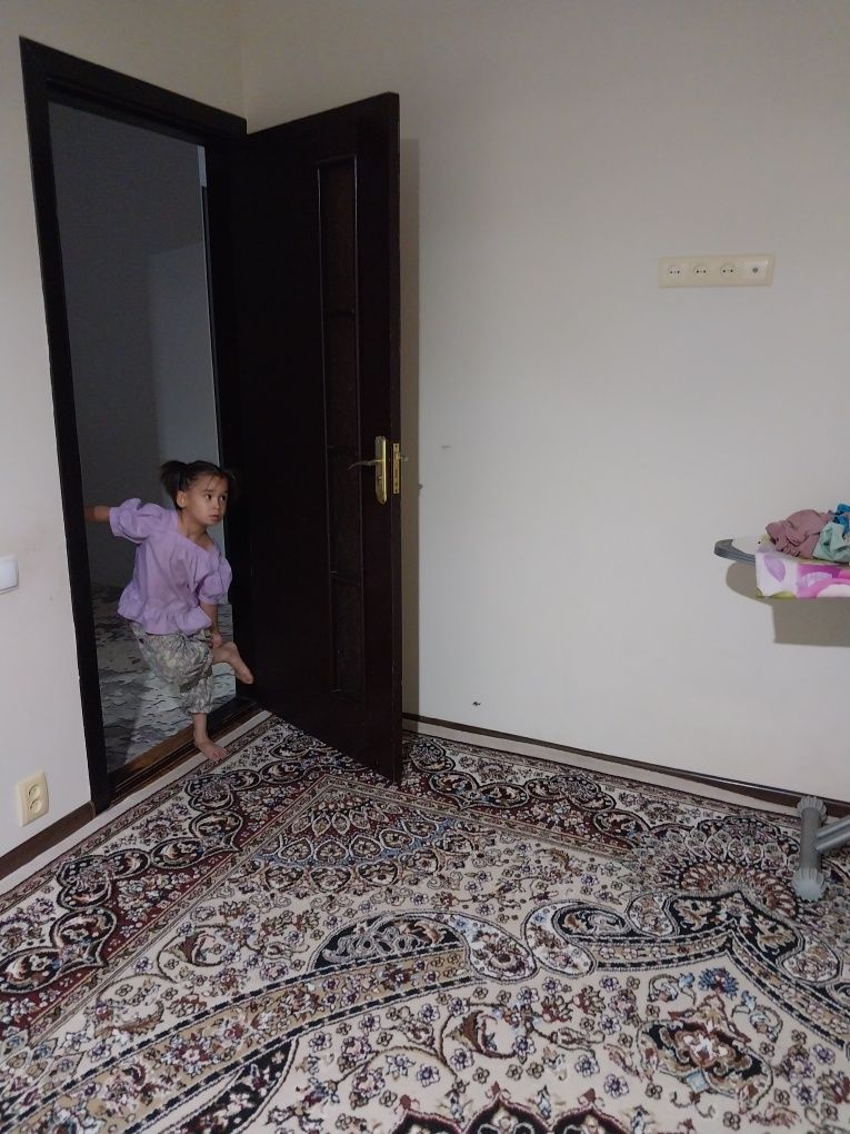 Уй сотилади,3хона