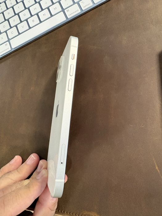 iPhone 12 white 64 GB к-т със зарядно кабел кейс и стъклен протектор