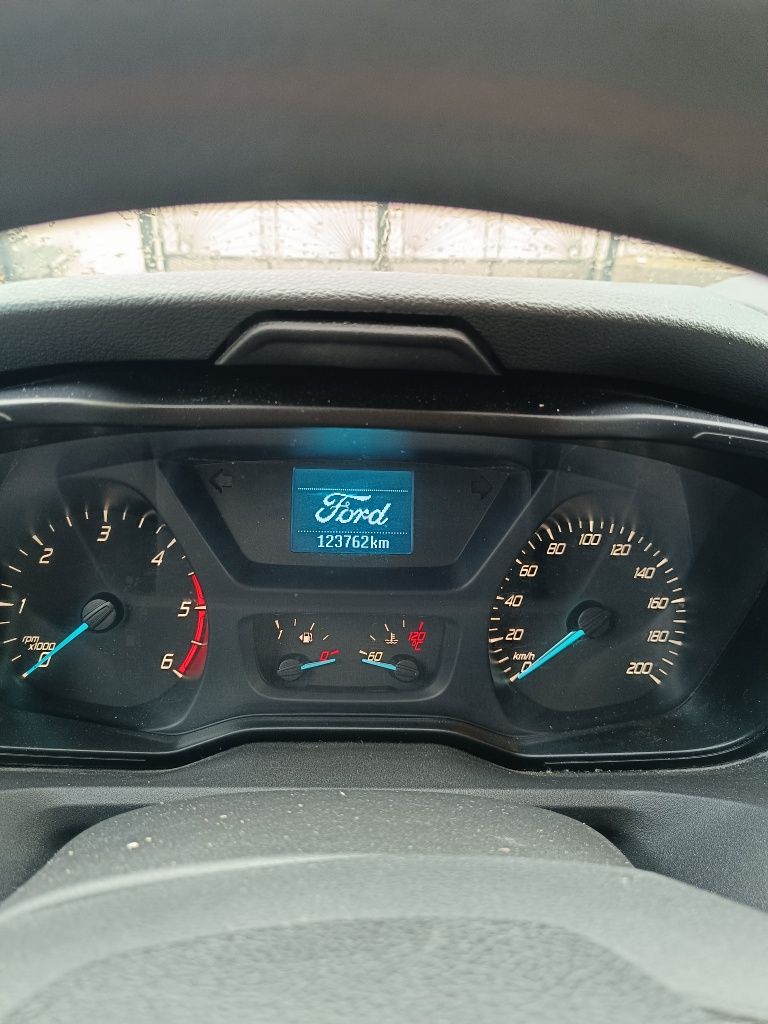 Vând Ford transit