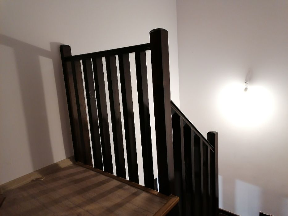 Balustrada interior din lemn masiv