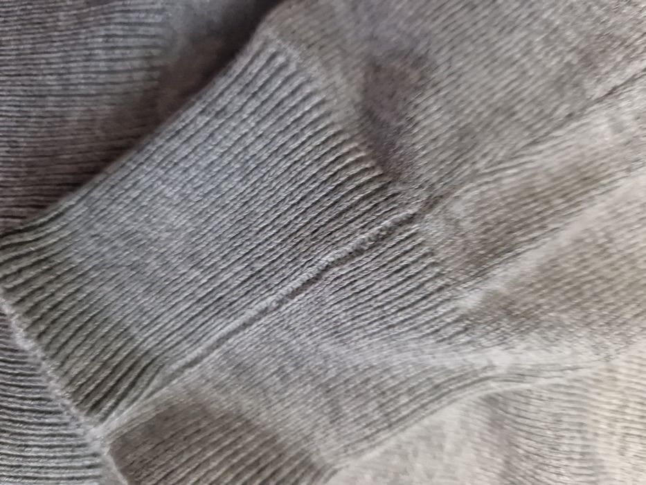Пуловер Guess,оригинален.Нов