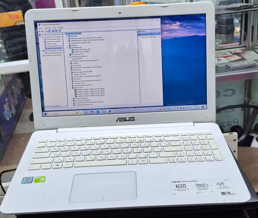 Продам хороший белый ноутбук