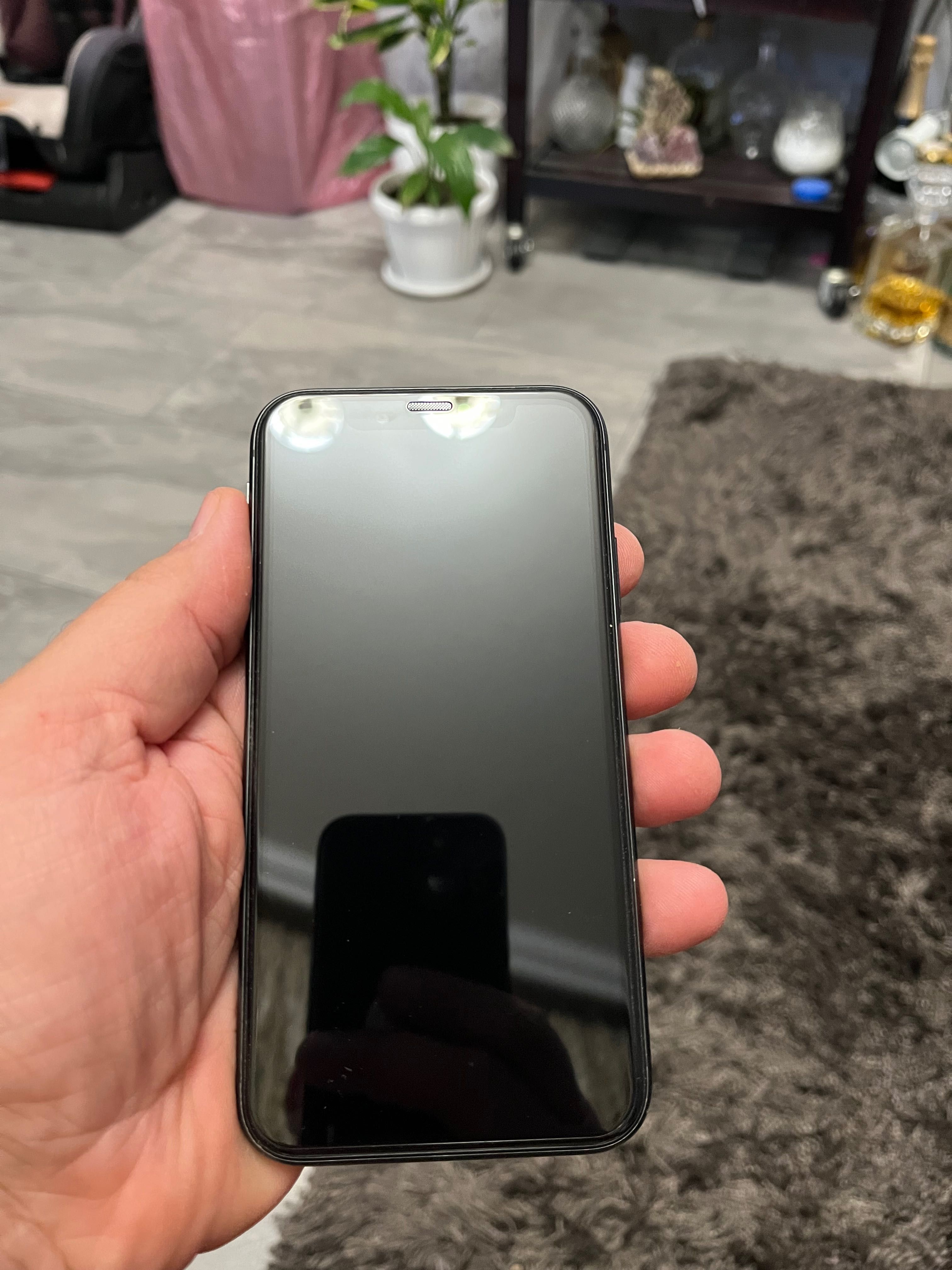 iPhone 11 ,64 gb. / iPhone 7, 64 gb.