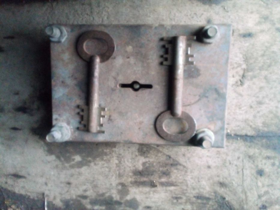 Замок на ворота.