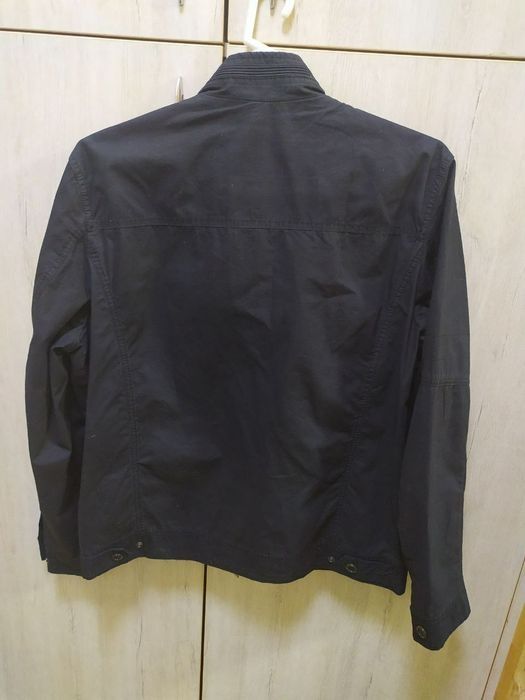Продам новая легкая куртка ветровка на весну фирма Baof звоните смело
