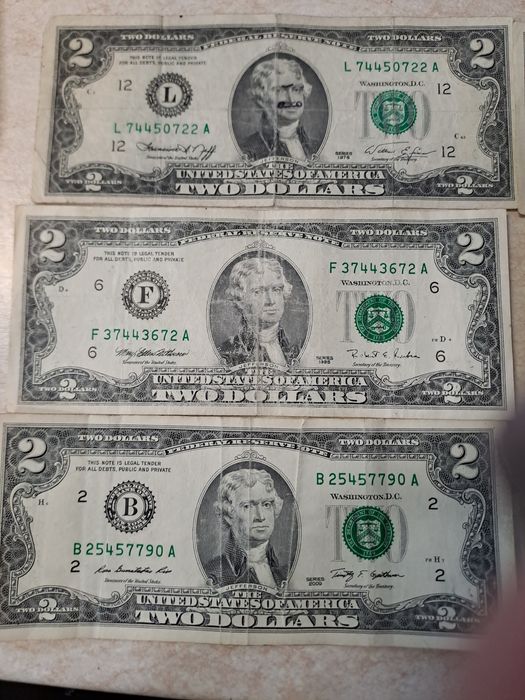 Bacnote de 1 si 2 dolari pretul este negociabil la mai multe bacnote