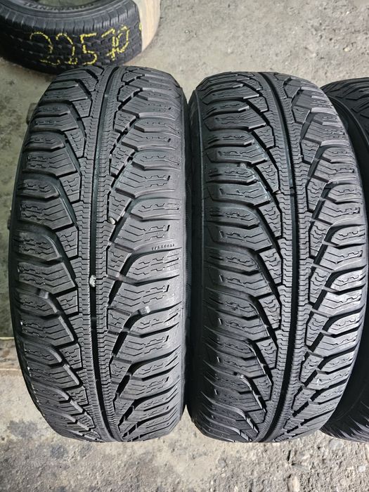 4 anvelope iarna 195 65 15 Uniroyal 7.4mm