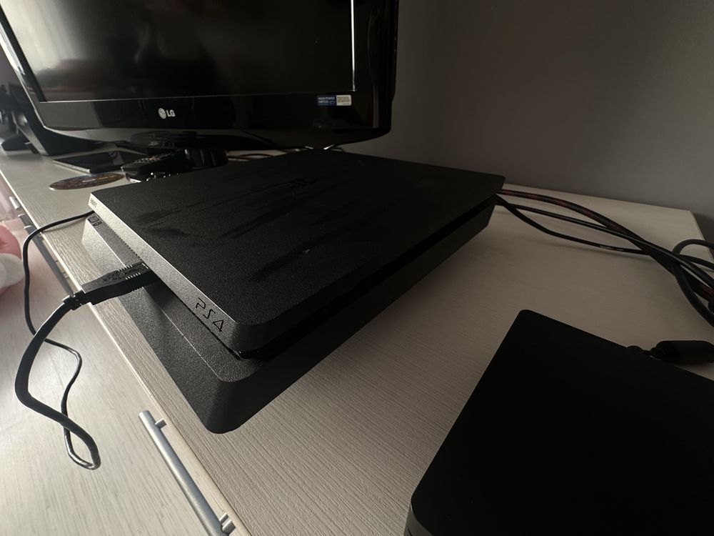 PlayStation 4 {1tb]
