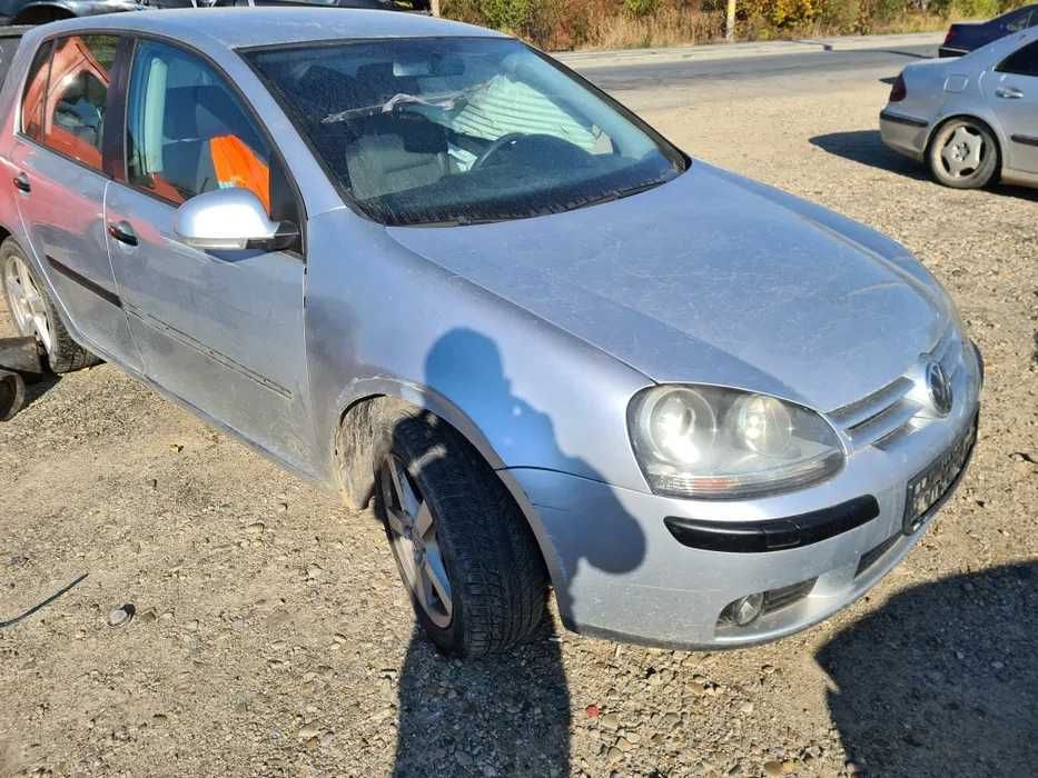 Dezmembrez/piese VOLKSWAGEN GOLF 5