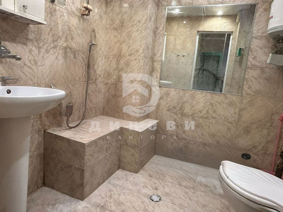 Продава двустаен апартамент в кв. Ремиза