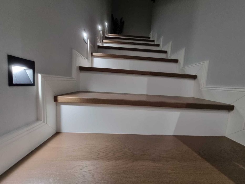 Scari din lemn masiv de stejar