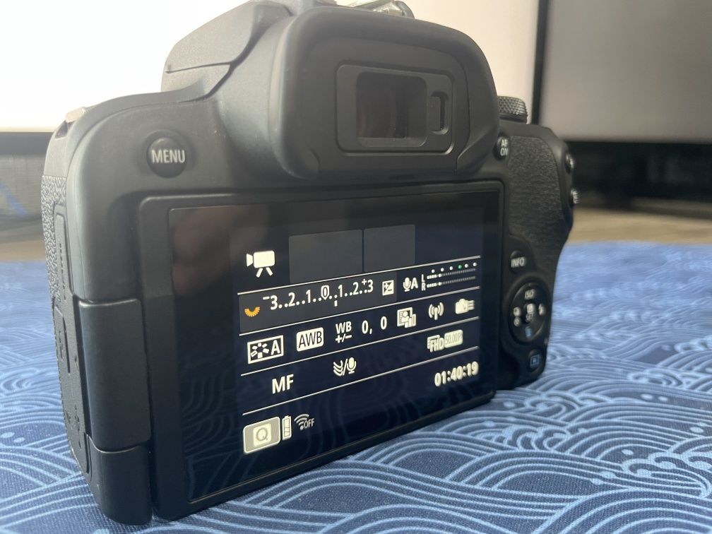 Canon EOS R10 RF-S 18-150 IS STM KIT