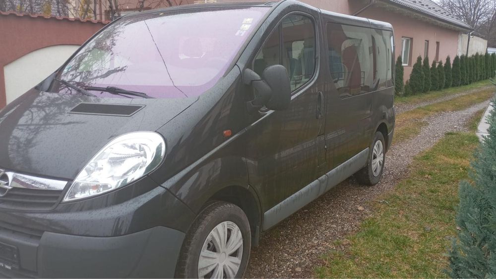 Opel Vivaro 8+1 2.0 diesel 2013