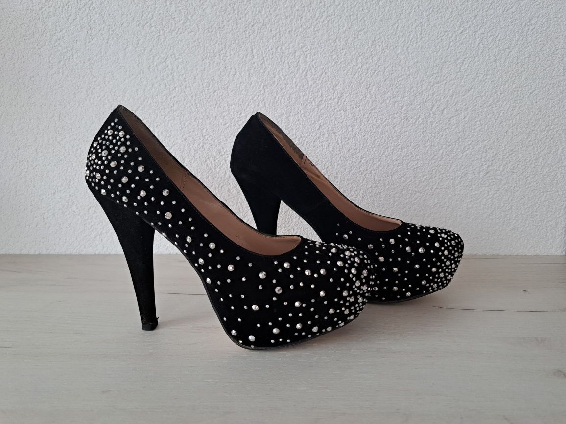 Дамски черни обувки на ток с камъни