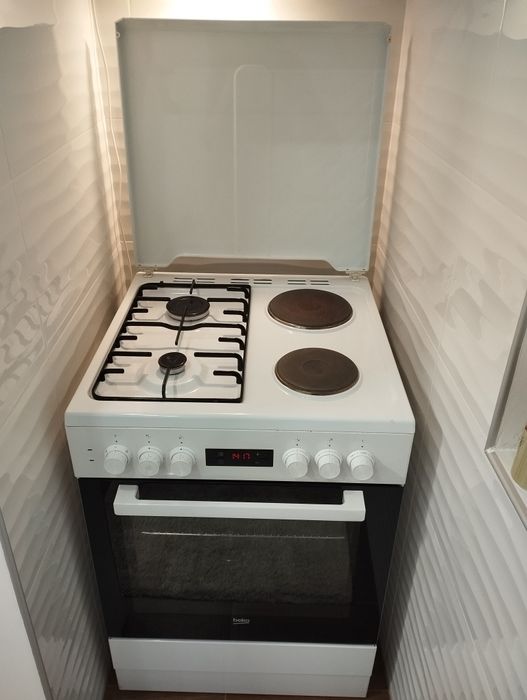 Печка, BEKO комбинирана в перфектно състояние.