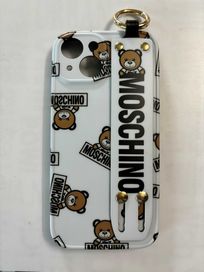 кейс Moschino /калъф за телефон за iPhone 15
