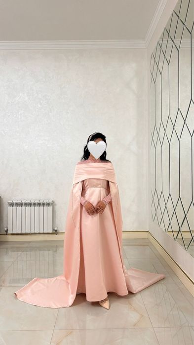 Платье сшито на заказ. Платье трансформер. Надето только один раз.