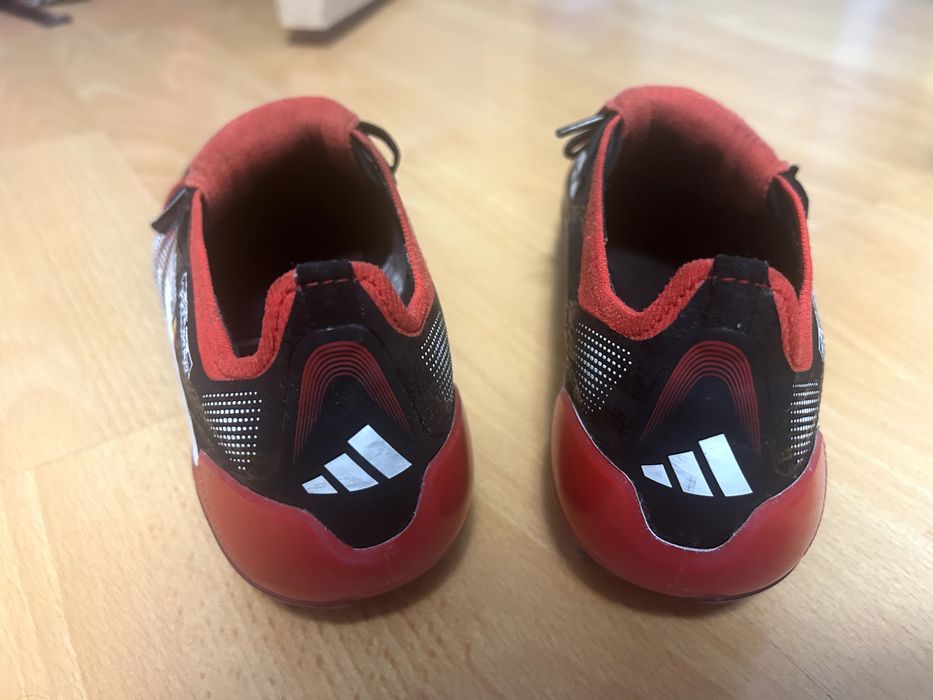 Ghete fotbal Adidas Predator Elite