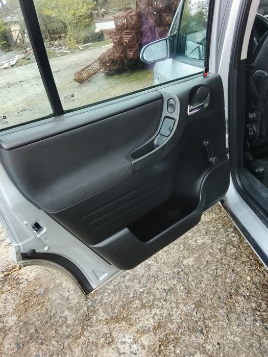 Продавам Опел Зафира