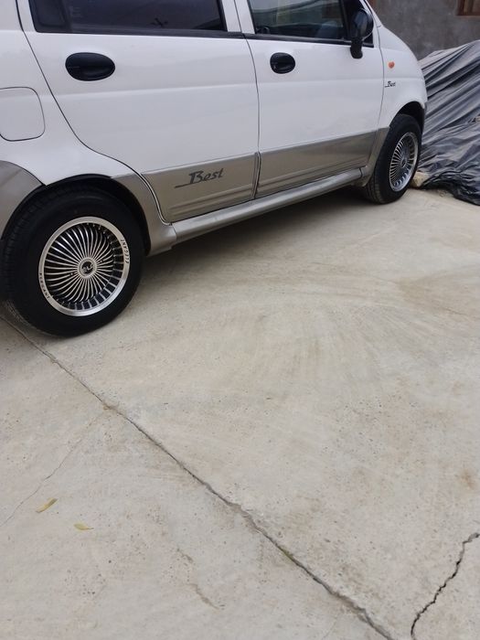 ELEGANT SAKA sotiladi holati yangi