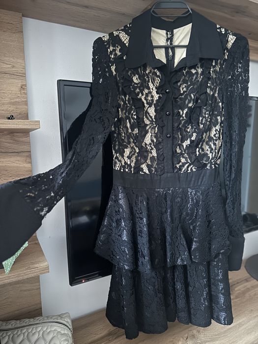 Дантелена рокля