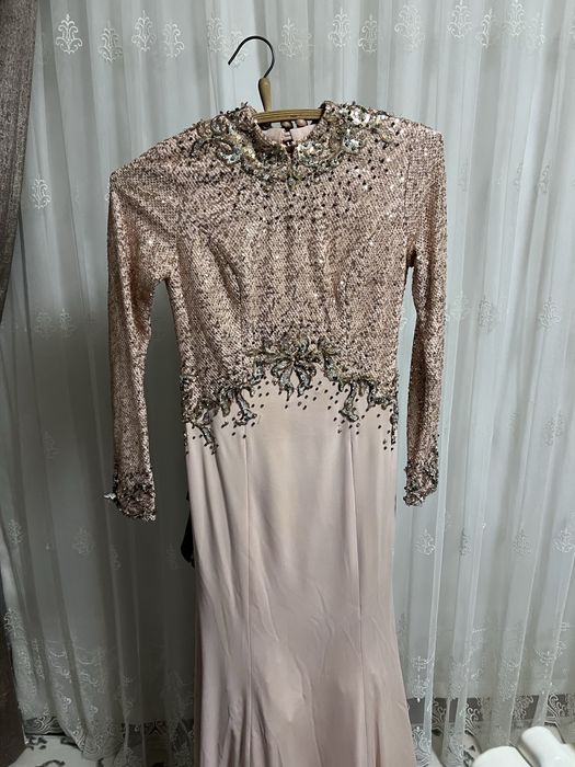 продаются вечерние платья