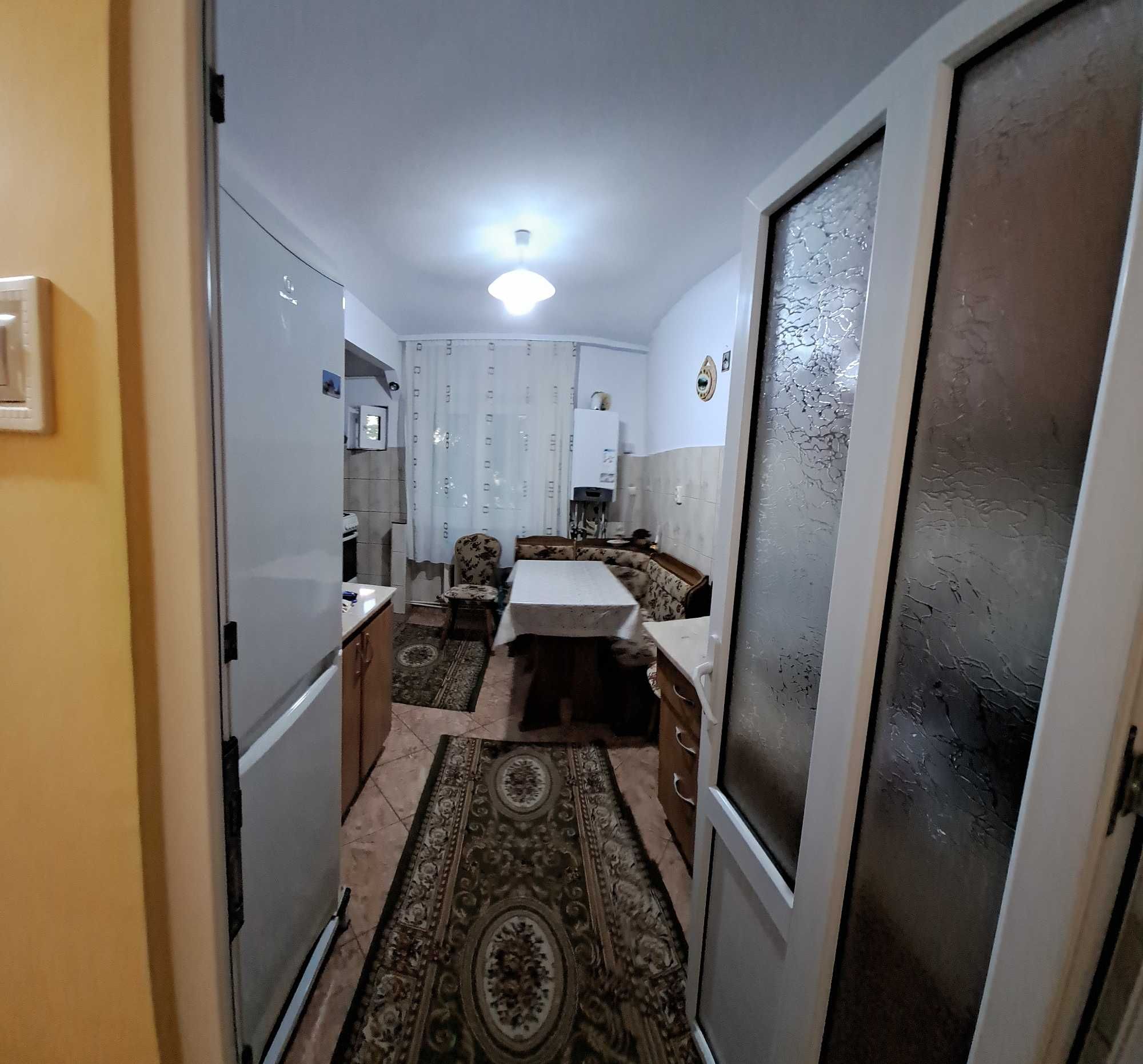 Vand apartament 3 camere, zona Traian