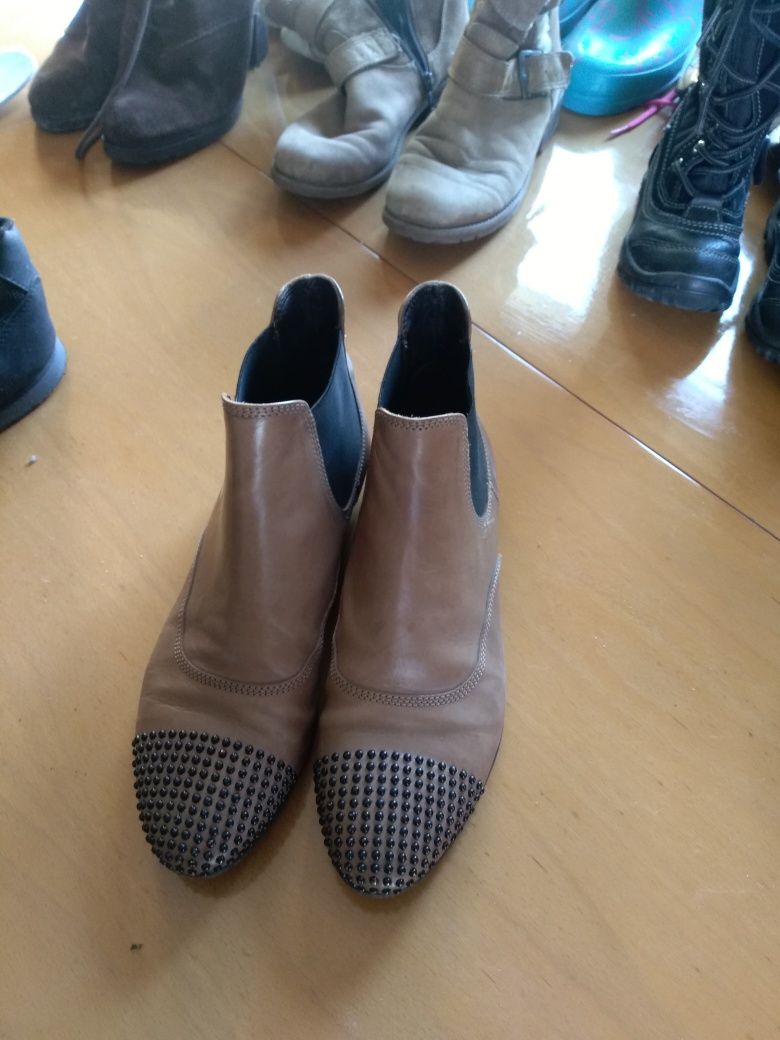 Pantofi crem mărimea 37 de ocazie