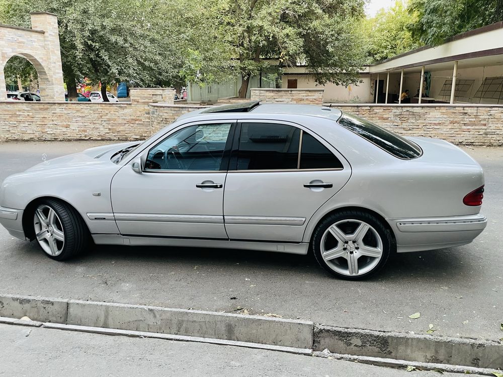 Mercedes Benz W210