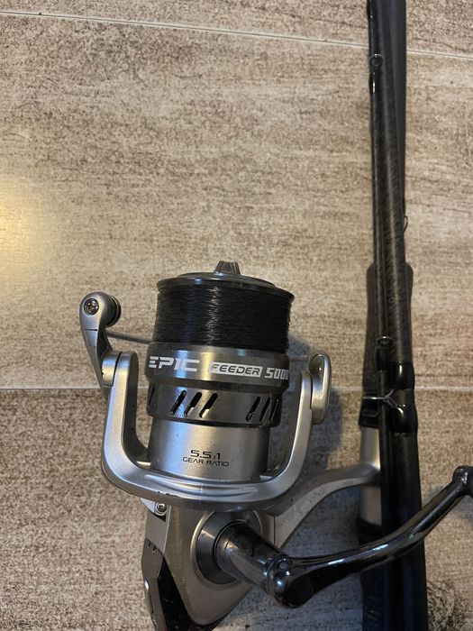 2 lansete ocupă custome blak 3.90 la 120 g plus mulinete epic feeder